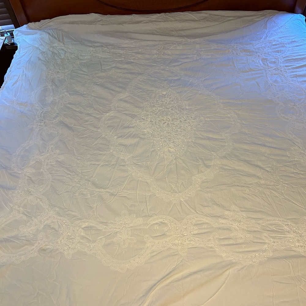 Vintage Battenberg Lace king size duvet cover with pillow cases & bedskirt